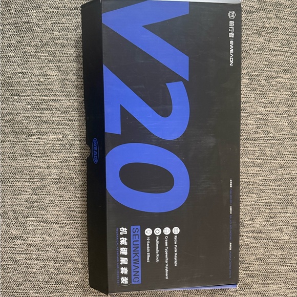 Rose Gold Wireless Keyboard - Picture 6 of 6